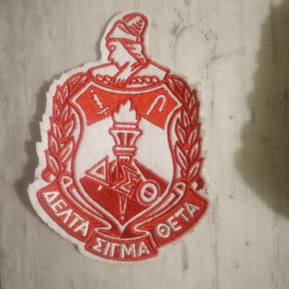 Delta Sigma Theta crest patch